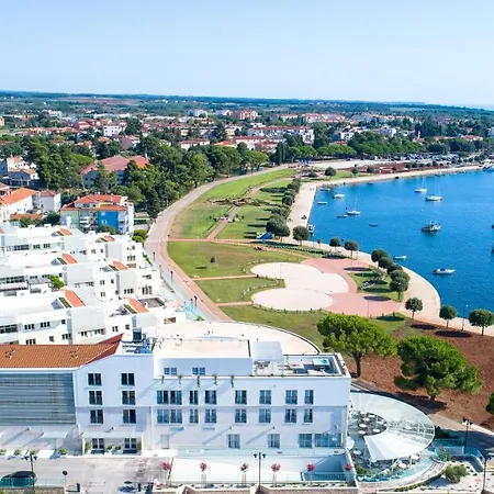 Supreme Miramare With Sea View شقة