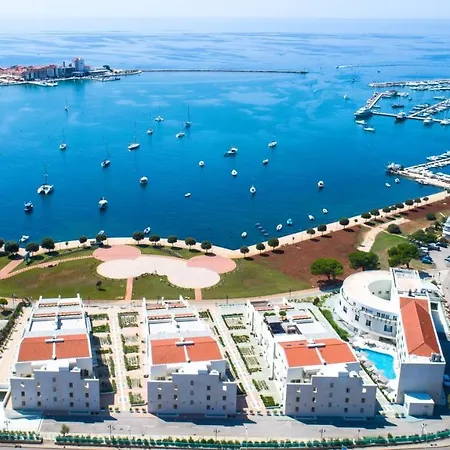 Supreme Miramare With Sea View شقة