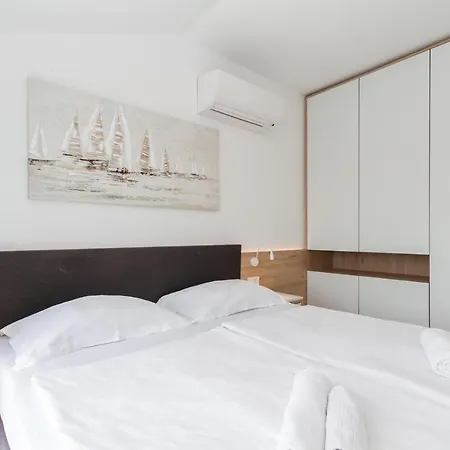 Supreme Miramare With Sea View أوماغ