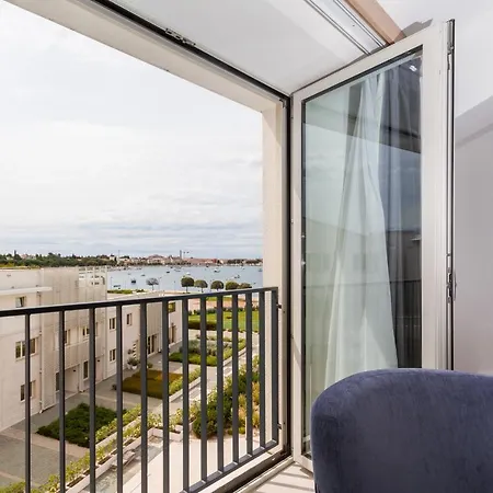 Supreme Miramare With Sea View شقة أوماغ