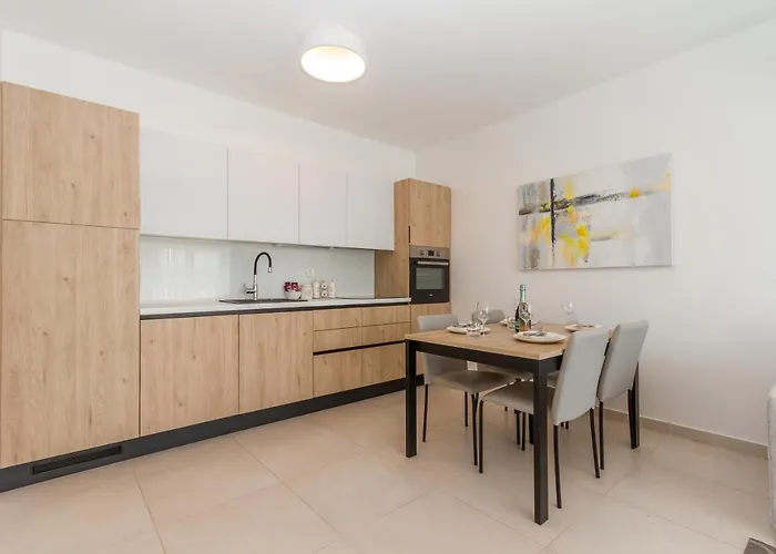 Supreme Miramare With Sea View Apartman *